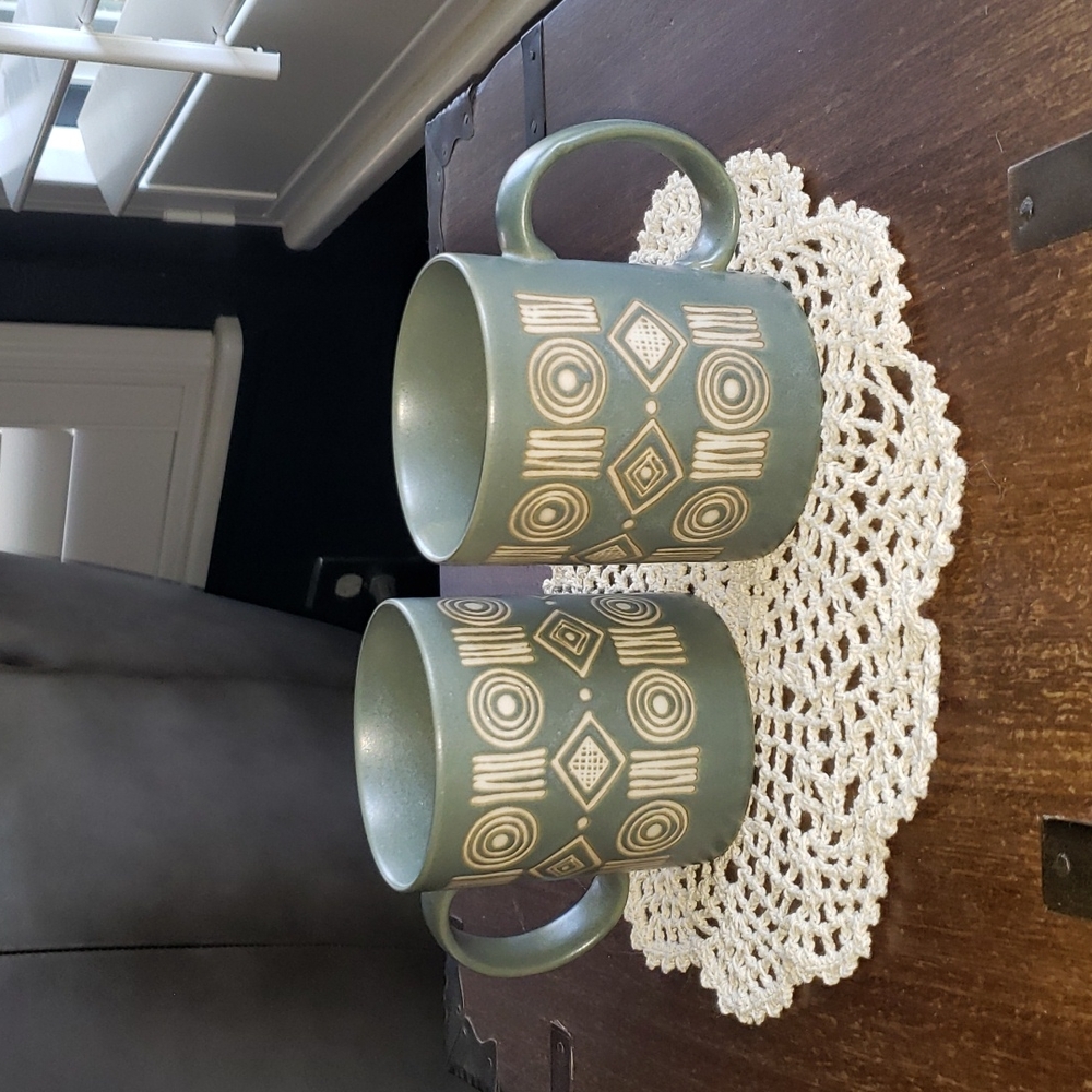 Vintage Pottery Barn Aztec Sgraffito Bongo Green Mugs